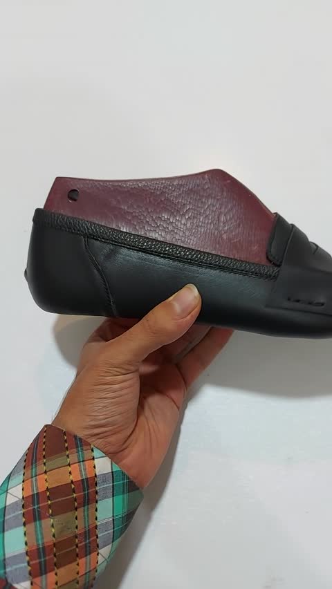 کفش زنانه دست دوز چرم طبیعی کفی طبی مشکی ساده
