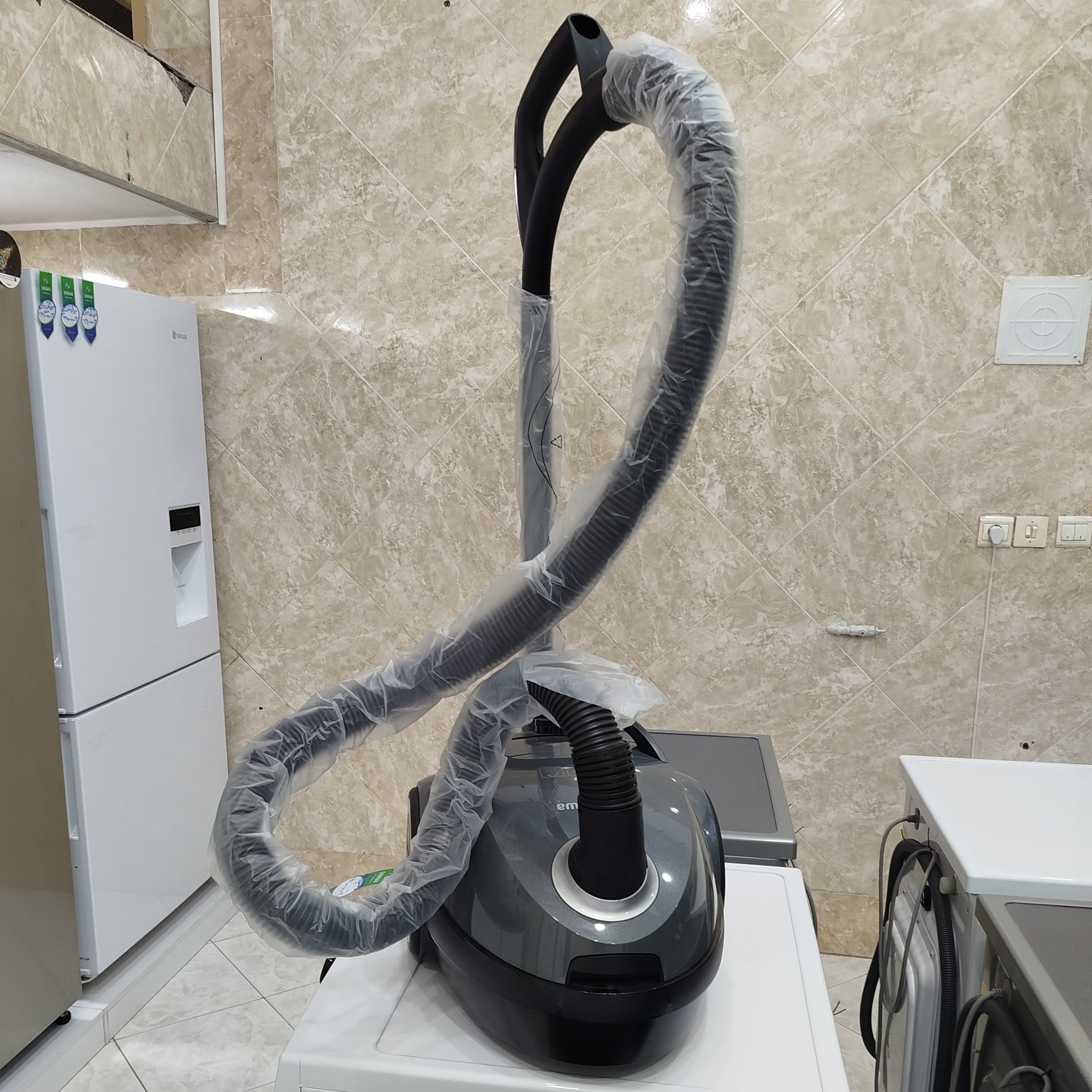 جارو برقی اسنوا 2100 وات مدل رویال