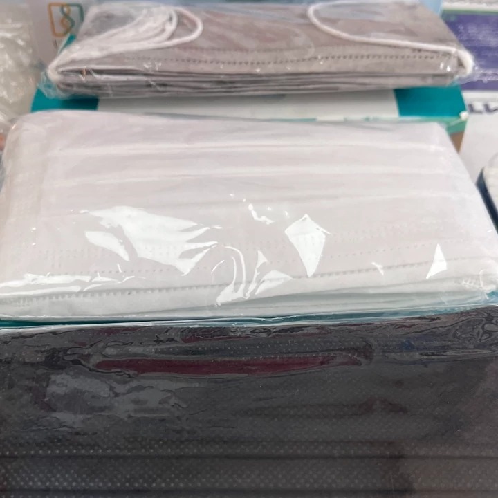 ماسک سه لایه پرستاری پزشکی بسته بندی 10 عددی کارتن 2000 عددی (100 بسته 10 عددی)