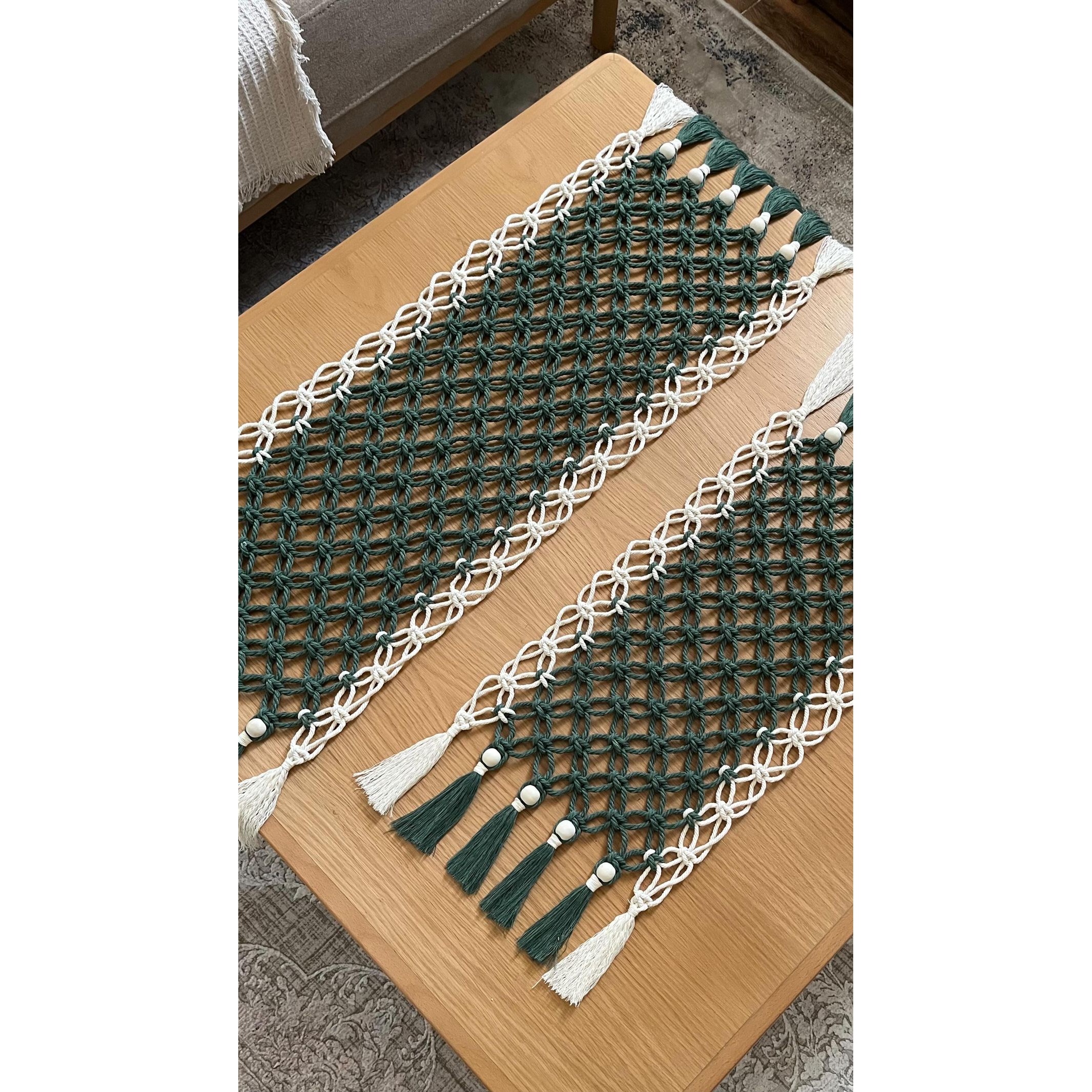رانر مکرومه طرح مینیمال رنگ دلخواه شما دورنگ سیز و شیری کد1366ابعاد 80 در 40