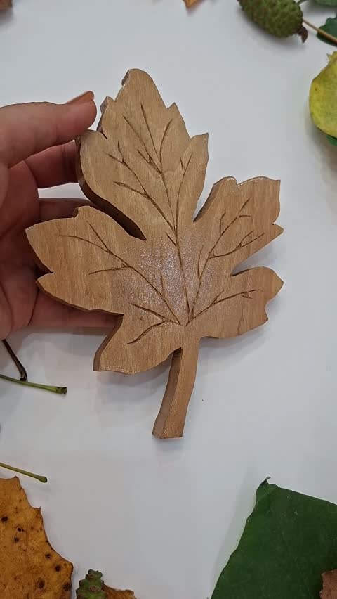 تابلو دکوری برگ افرا جنس چوب گردو