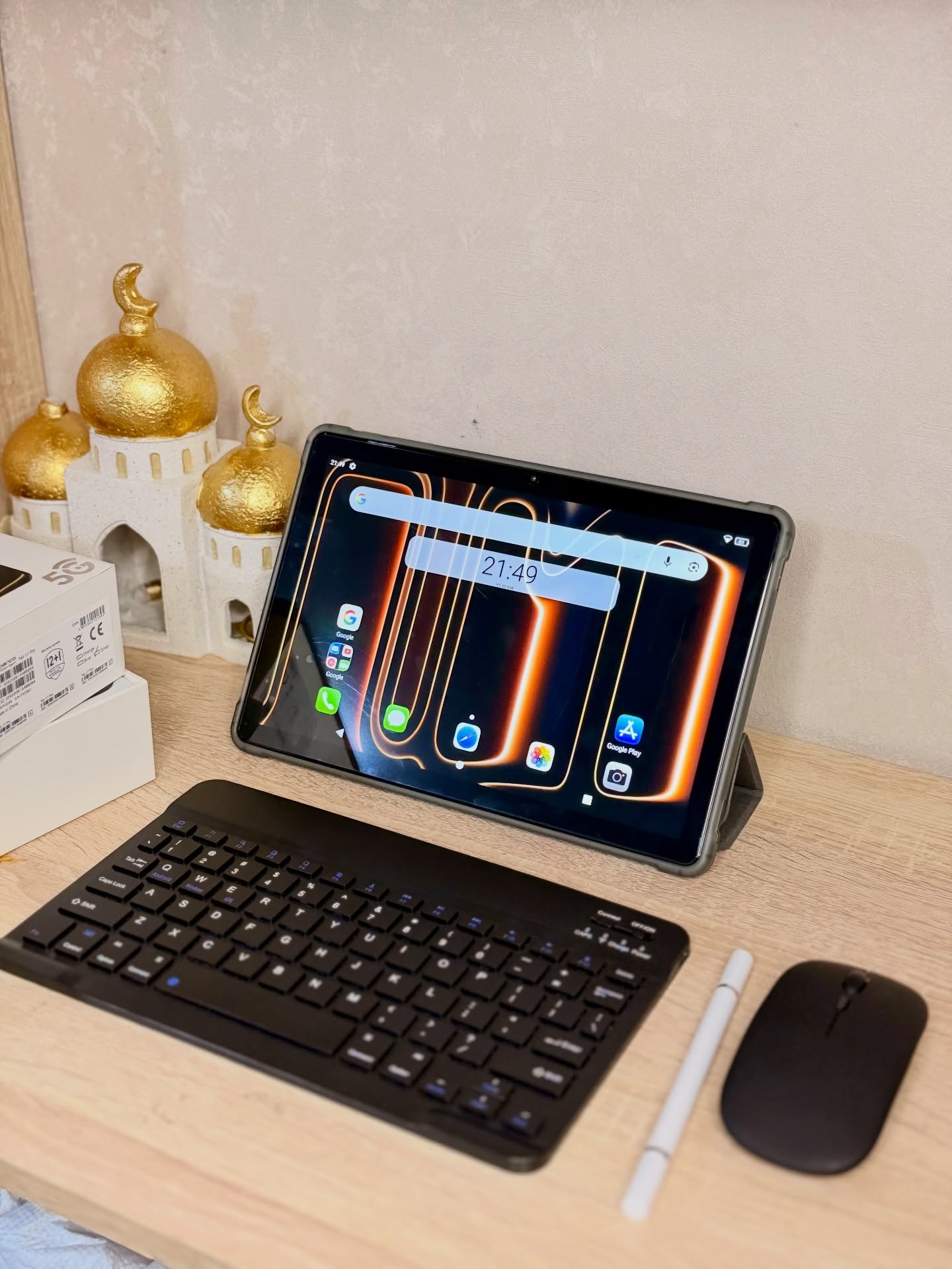 تبلت یومیو مدل i17 Pro Max ظرفیت 1 ترابایت با رم 16 گیگابایت و کیبورد دار