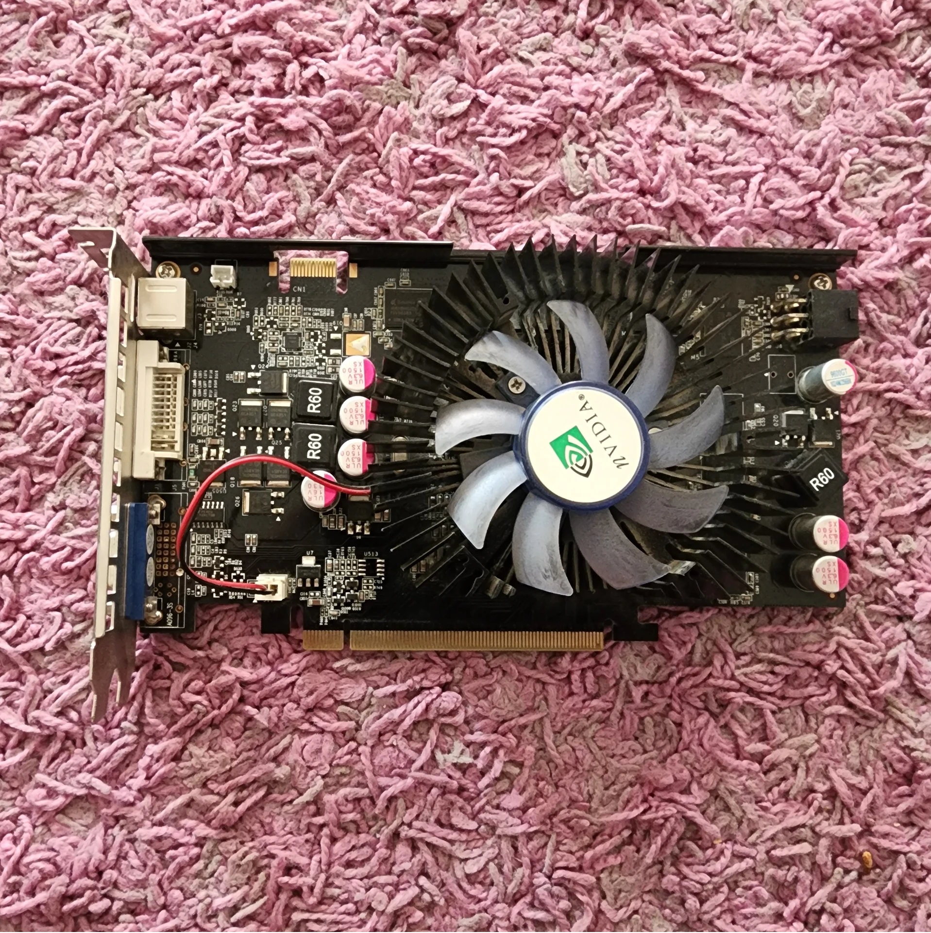 کارت گرافیک یک گیگ nvidia 1g ddr3 9600gt