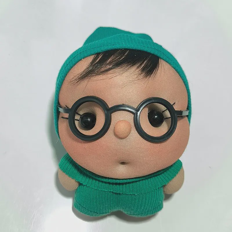 عروسک پارچه ای عینک دار سبز رنگ متوسط