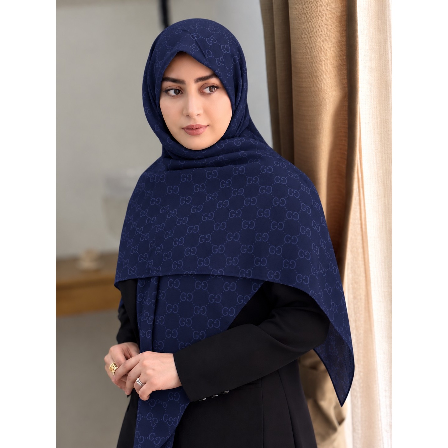 روسری سوپرنخ، گوچی سرمه ای