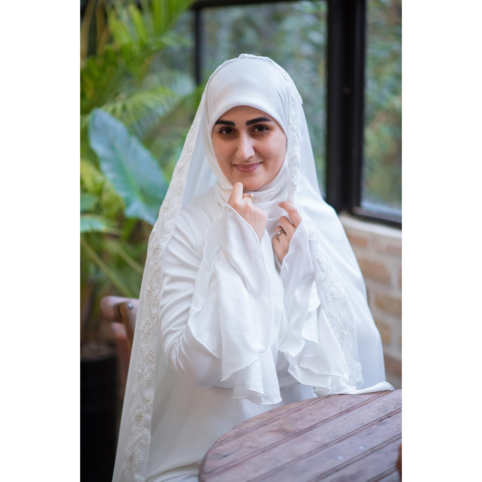 چادر عروس با نوار دانتل گل برجسته