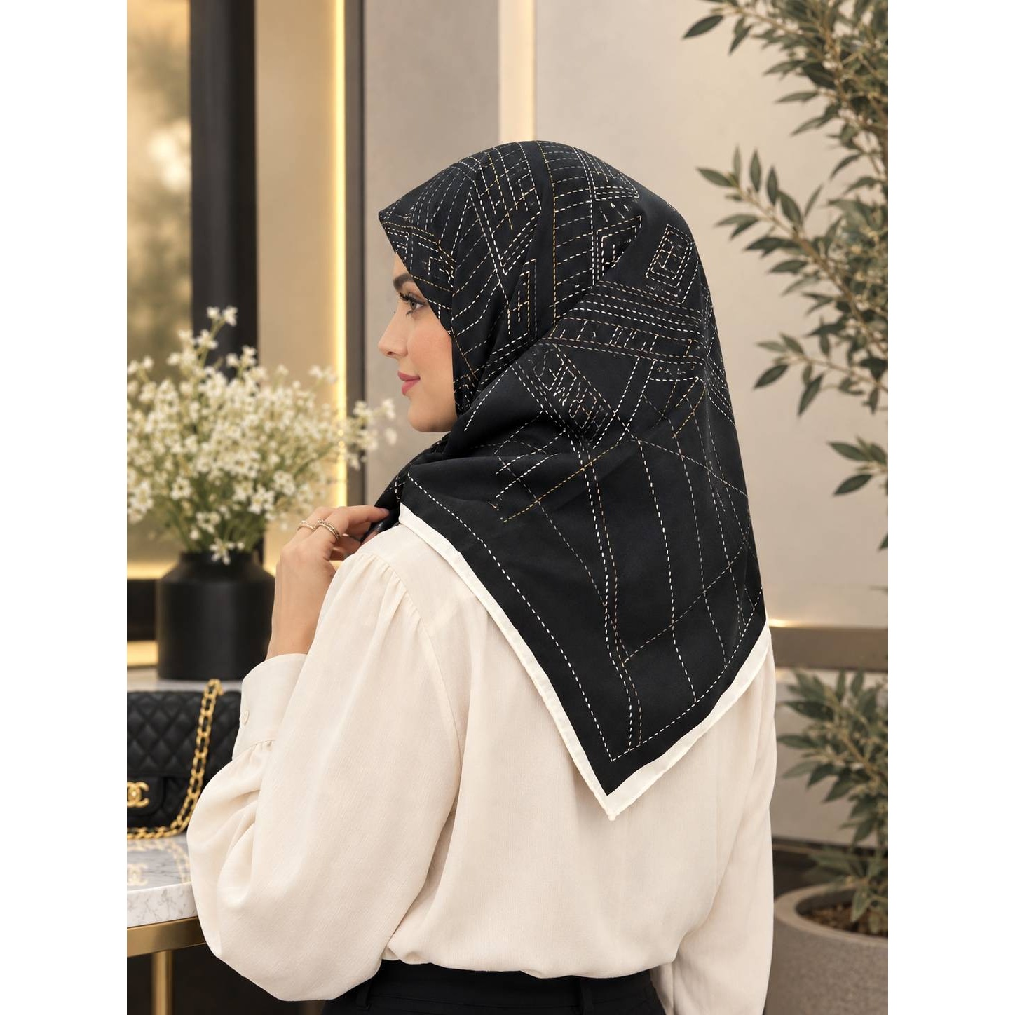روسری ابریشم سایز 90 کیفیت مستر وارداتی مشکی سفیدجدید