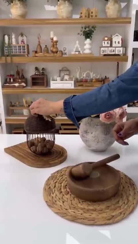 گردوشکن طرح چوب همراه با چکش گردو شکن طرح چوب