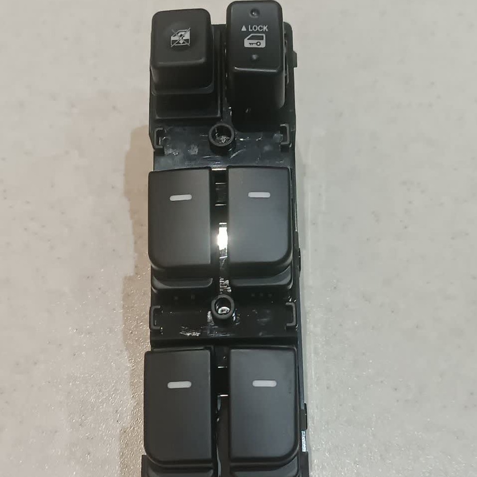 کلید شیشه بالابر سراتو جلو چپ 935701M100