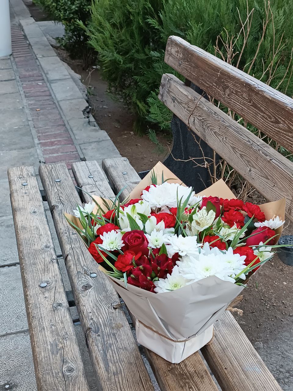 باکس گل مناسبتی طرح سمیرا