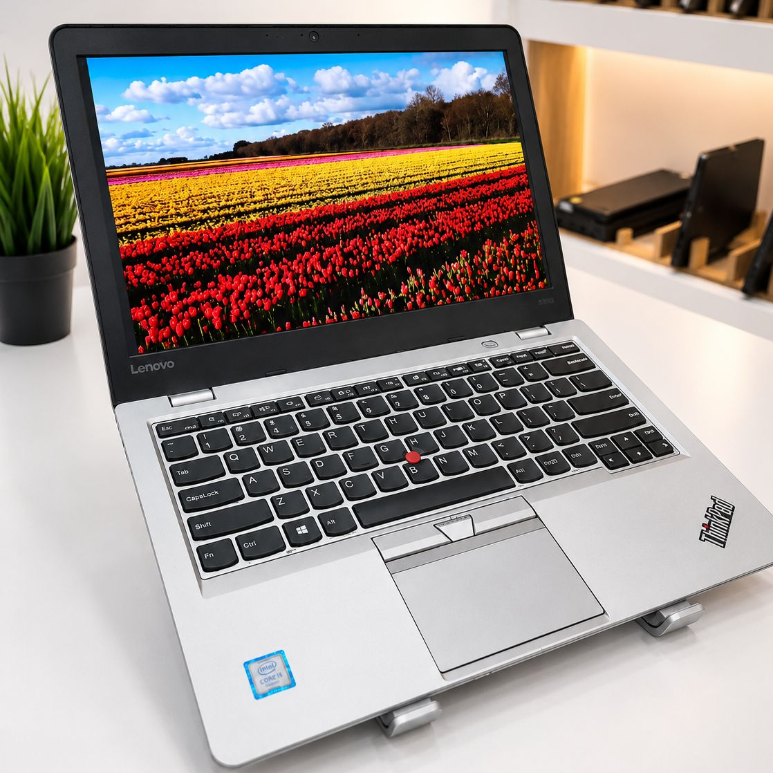 لپتاپ لنوو Lenovo ThinkPad 13 پردازنده Core i5 نسل6 رم 8 گیگ حافظه 256SSD صفحه نمایش 14 اینچ