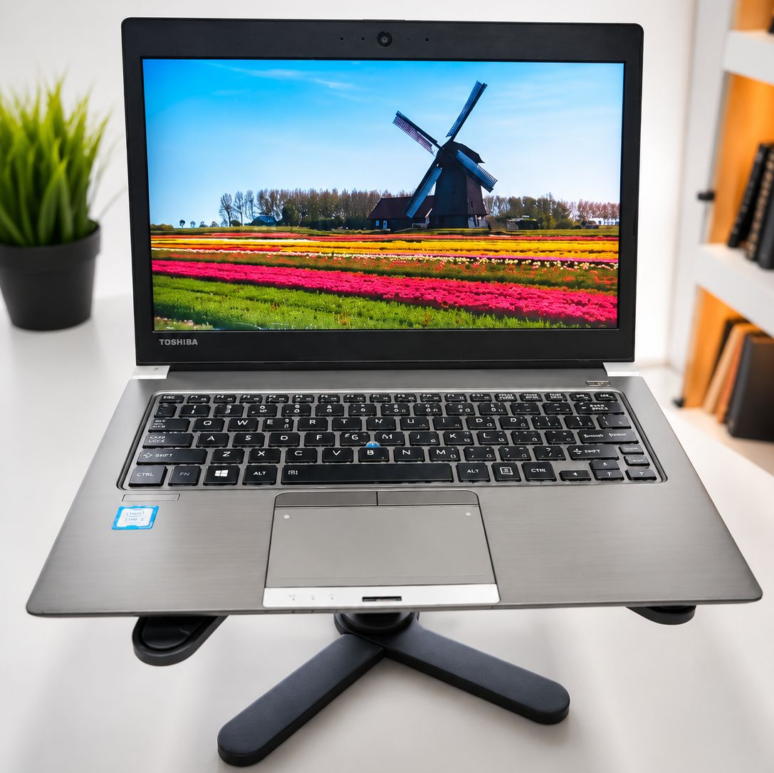 لپتاپ توشیبا Toshiba Z30 پردازنده Core i5 نسل6 رم 8 گیگ حافظه 256SSD صفحه نمایش 13.5 اینچ