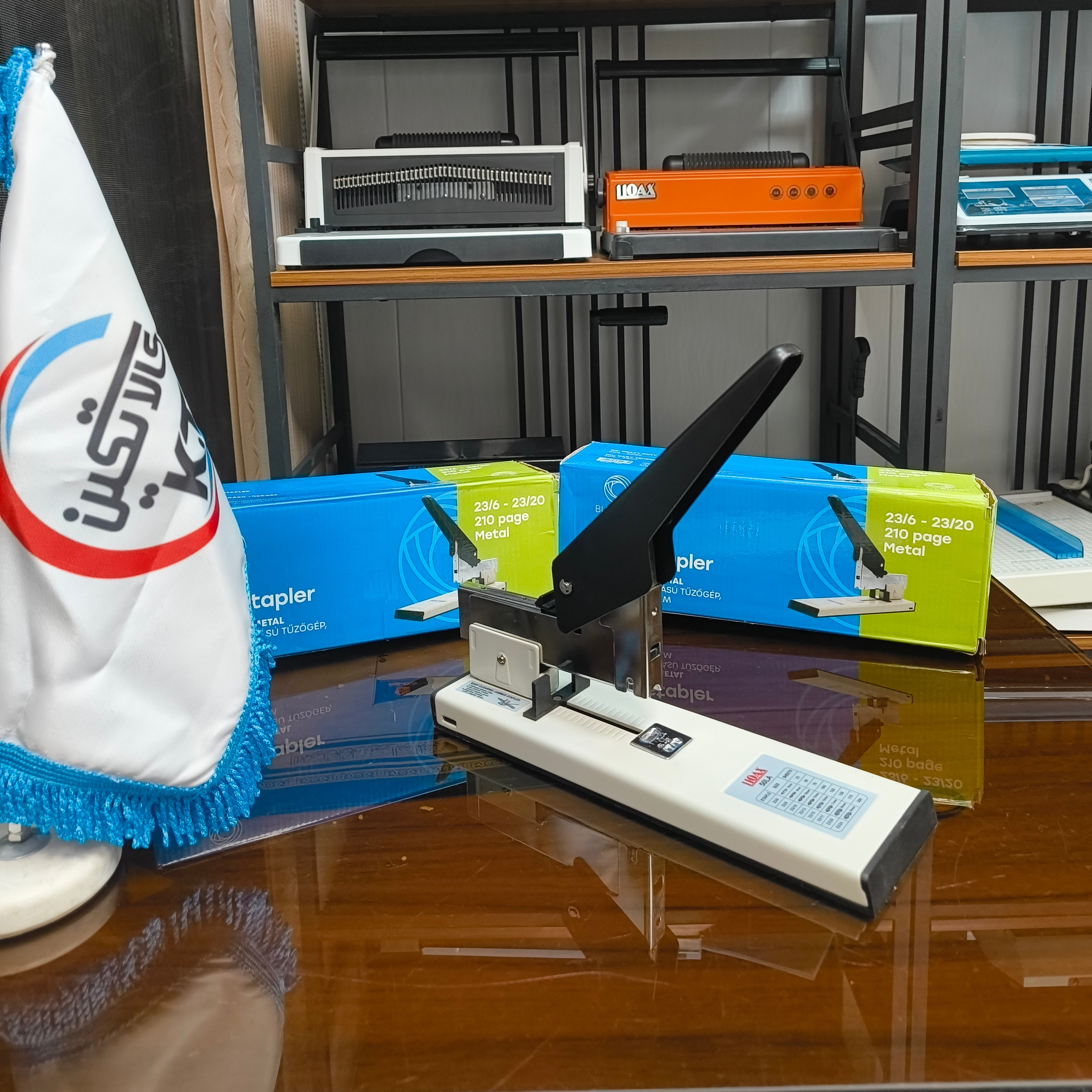 دستگاه منگنه زن قدرتی کتاب کاغذ دفتر kw-trio LA50