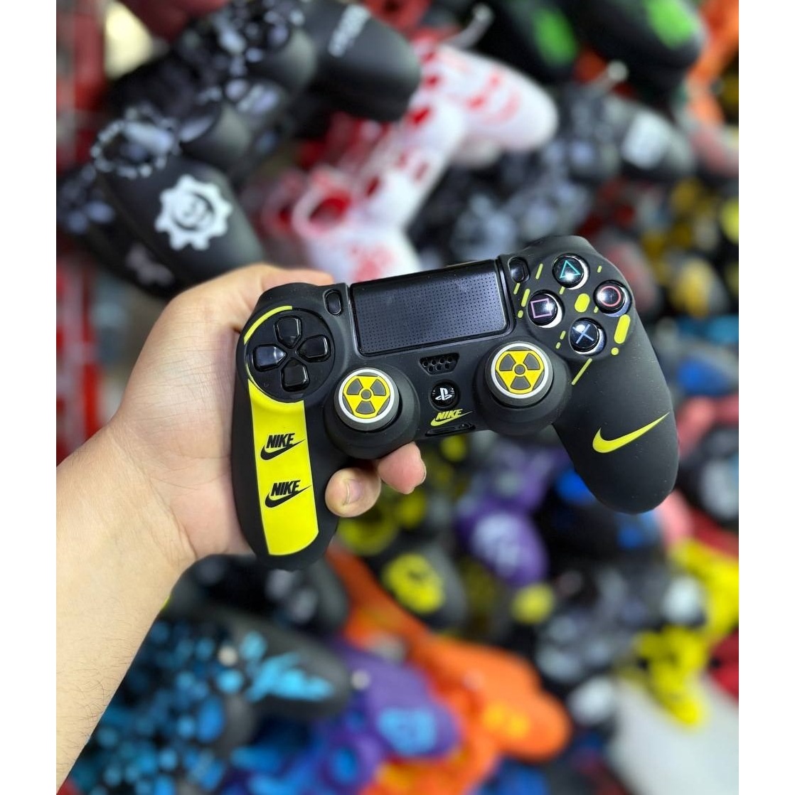 کاور دسته سیلیکونی PS4 با دو عدد سر آنالوگ برجسته نایکی