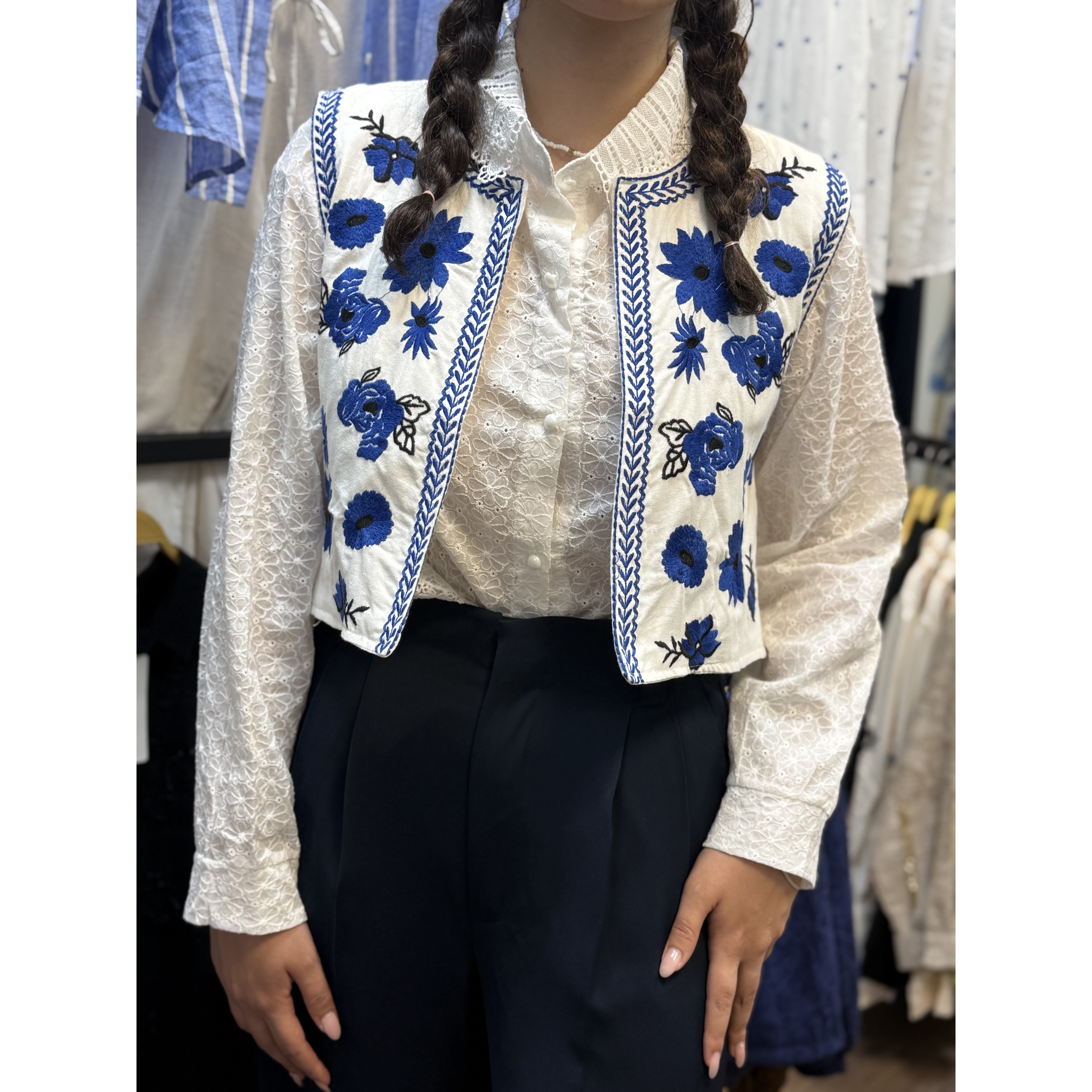 وست گلدوزی (جلیقه زنانه)