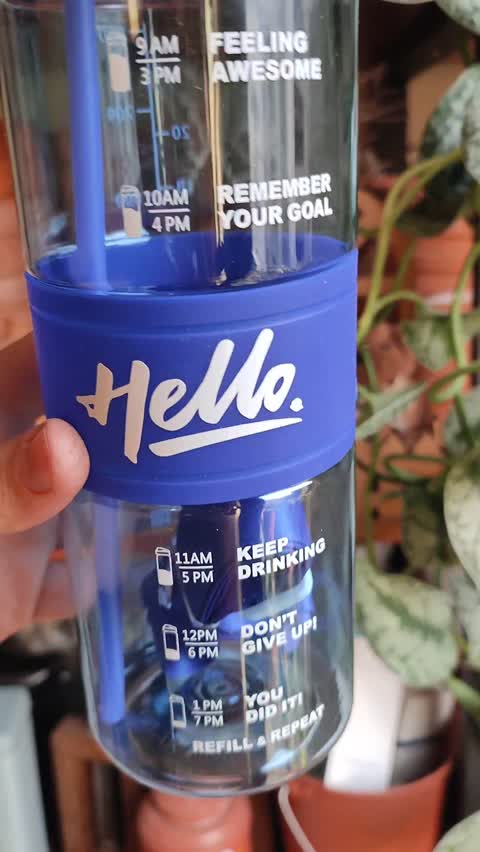 قمقمه شفاف hello