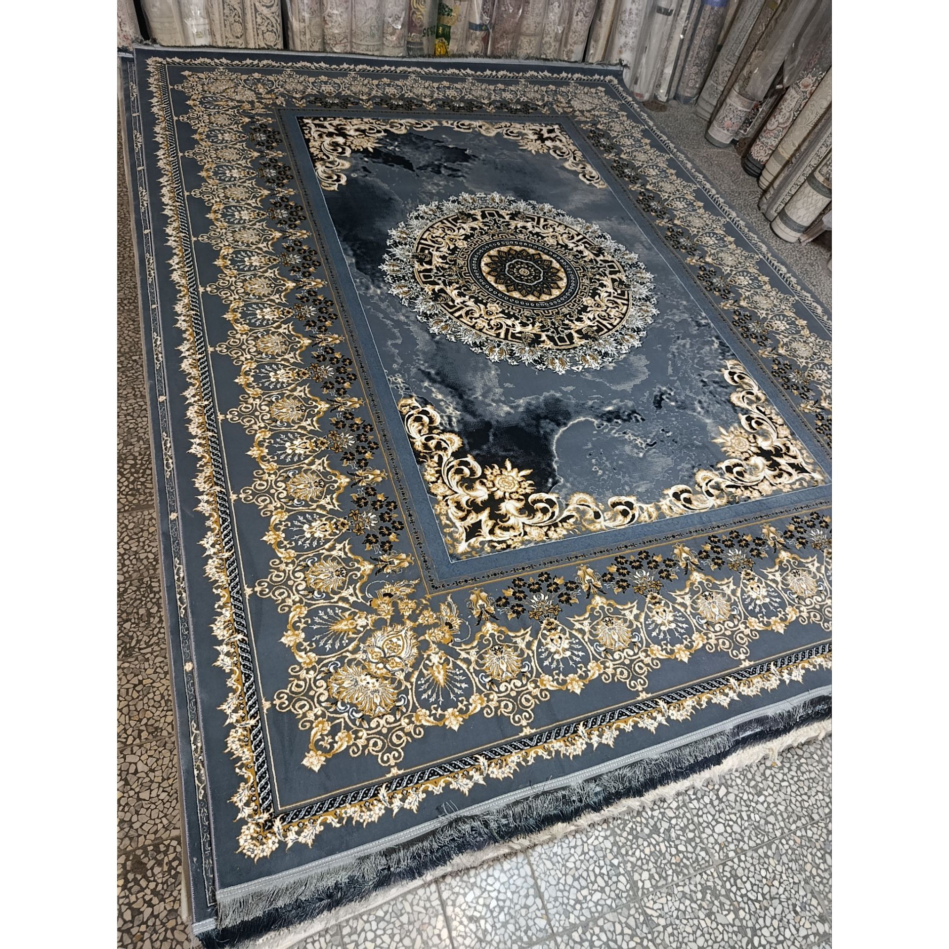 فرش ماشینی 700 شانه دو تخته 12 متری کد 1004