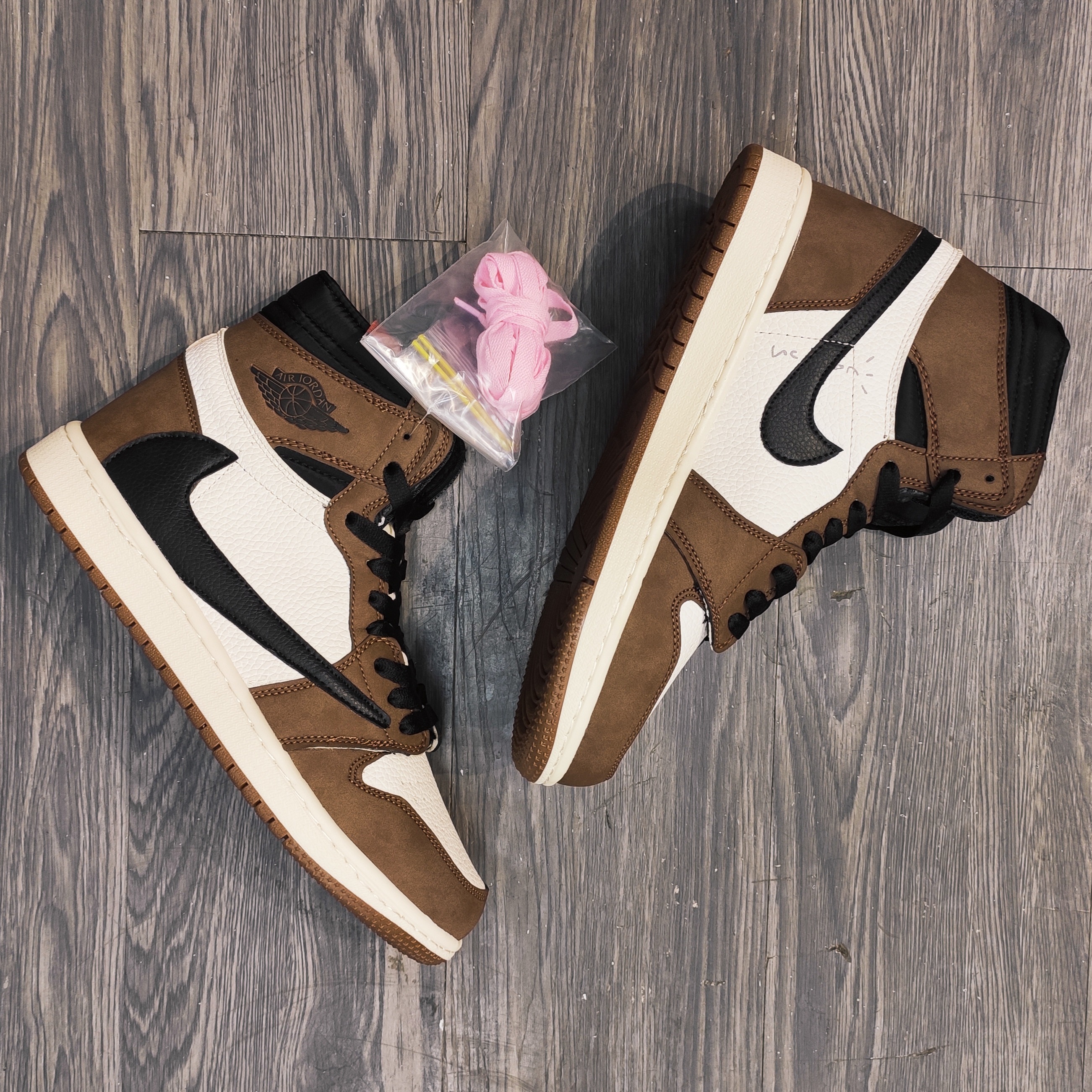 کفش جردن Nike Jordan 1 مردانه رنگ موکا 41 تا 44 موجود ( کتونی جردن - jordan - قهوه ای - کفش ایر جردن)