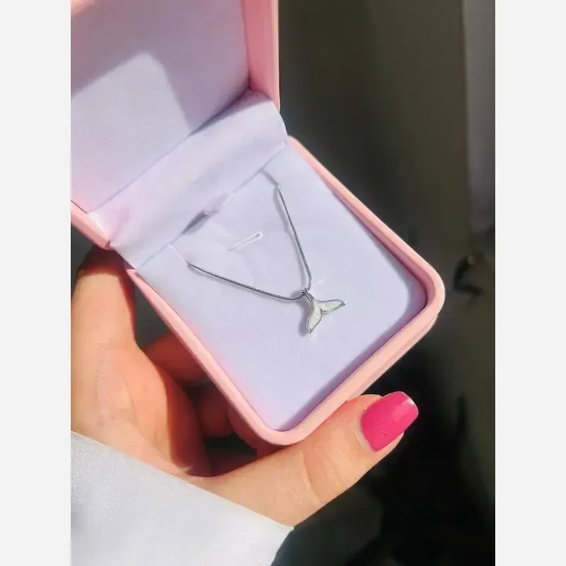 گردنبند دخترانه استیل مدل دم وال رنگ نقره ای آبی