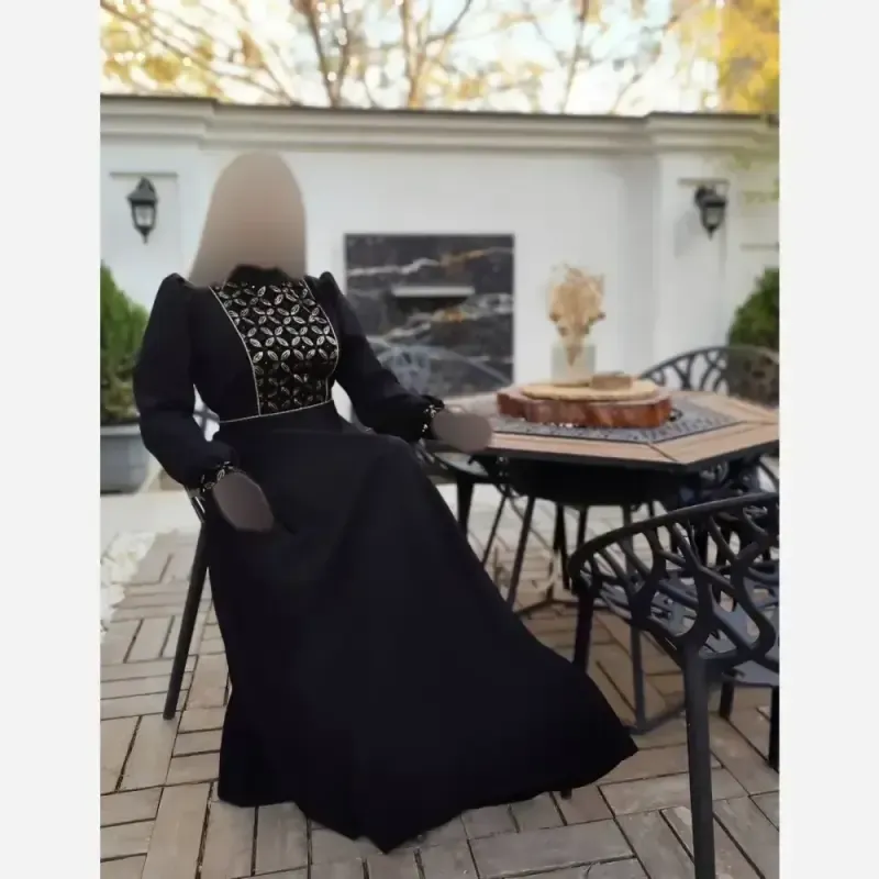 پیراهن زنانه طرح مهسا جنس کرپ مازراتی و خرجکار مخمل هندی رنگ مشکی