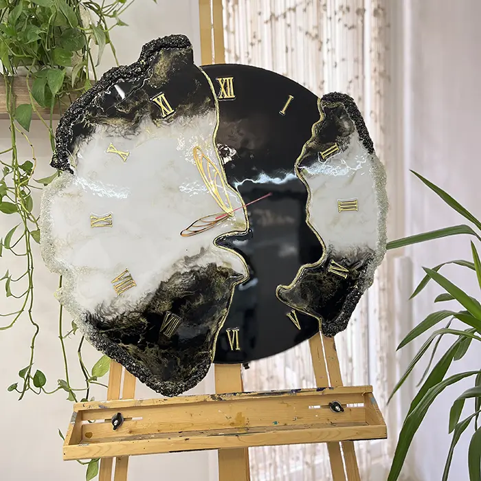 ساعت دیواری رزینی دفرمه سایه روشن