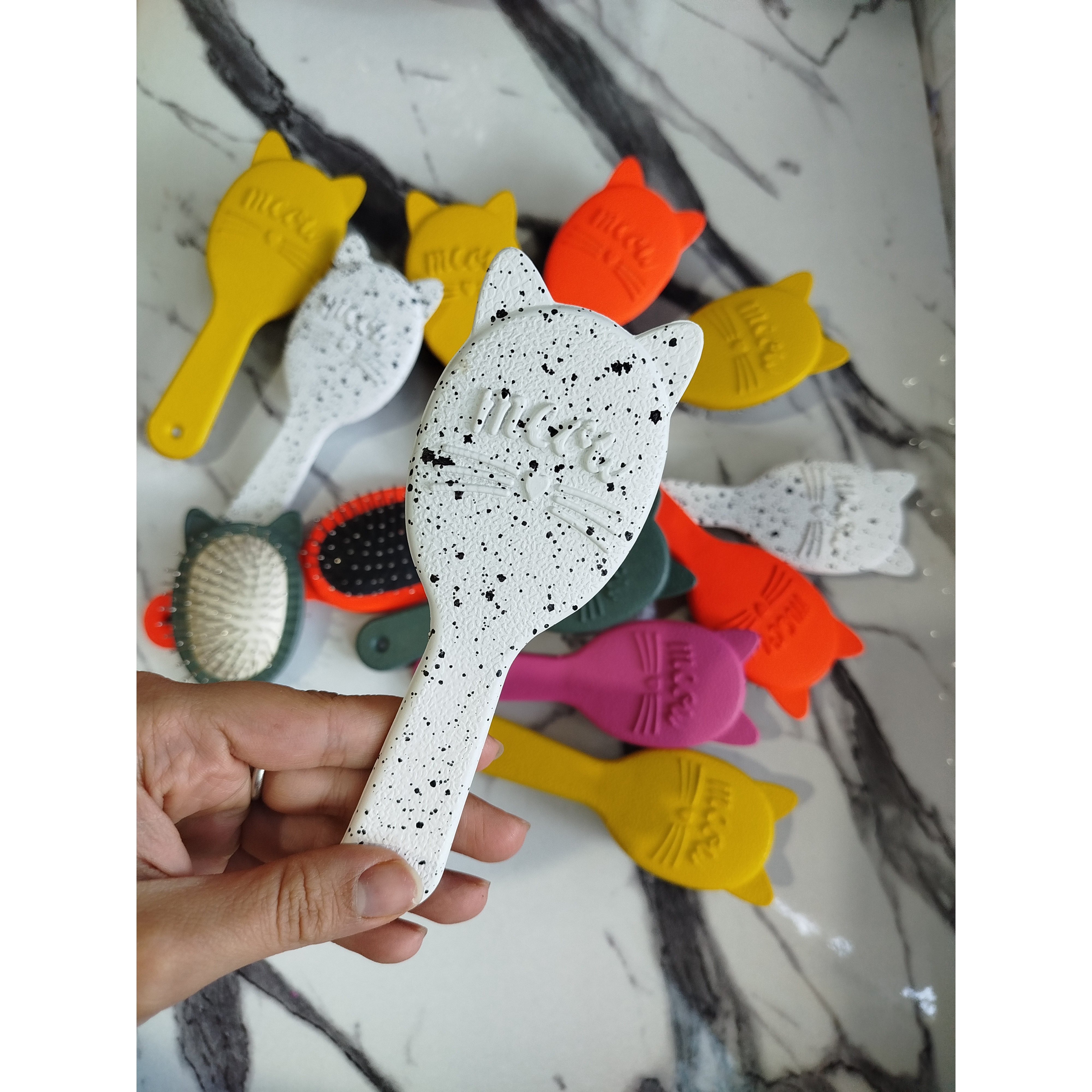 شانه گربه ایی جادور