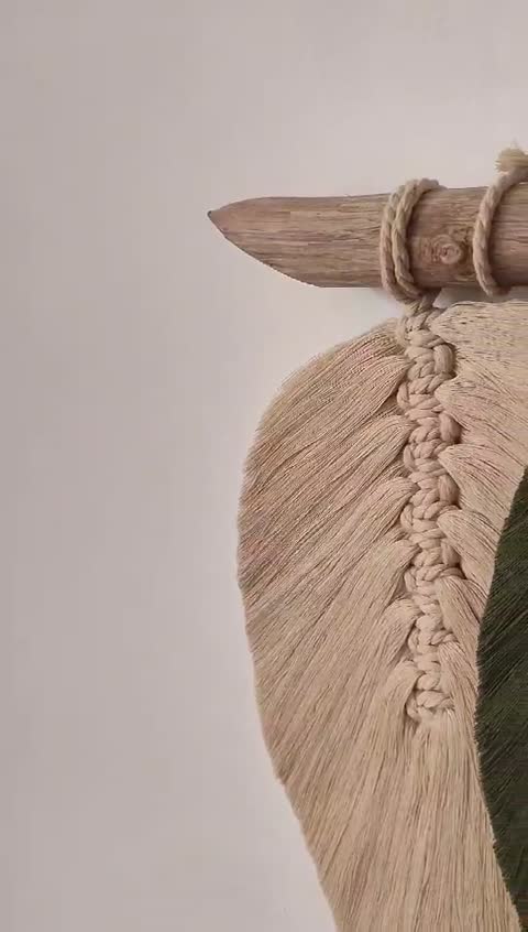 دیوار کوب مکرومه برگ قابل سفارش در ابعاد مختلف و رنگ بندی دلخواه برای سفارش پیام دهید