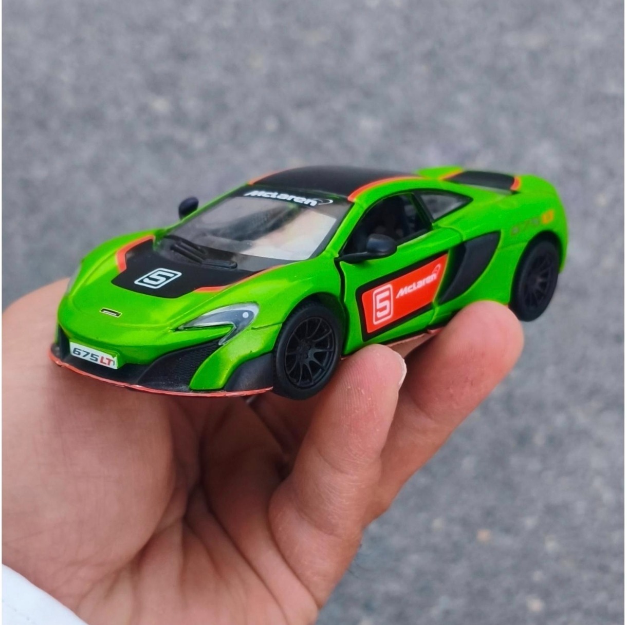 ماکت ماشین McLaren 675LT . سبز رنگ برند KiNSMART