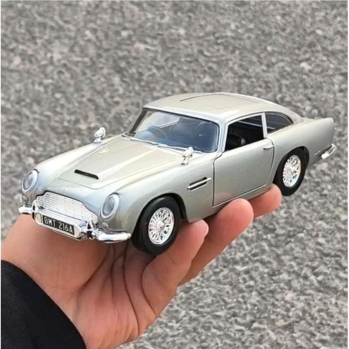 ماکت ماشین Aston Martin DB5 . طوسی رنگ برند Motor Max