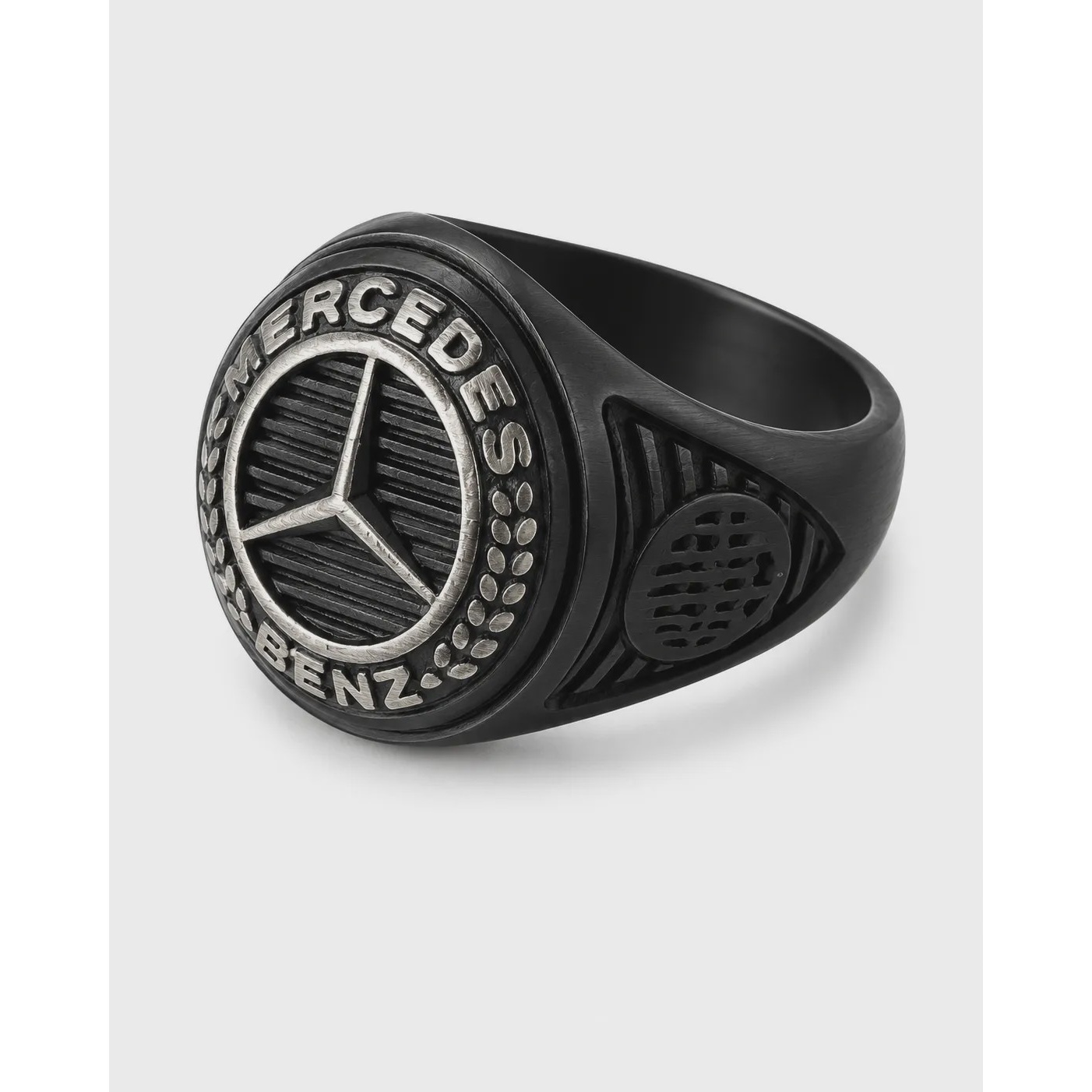 انگشتر مردانه استیل رنگ مشکی طرح mercedes benz