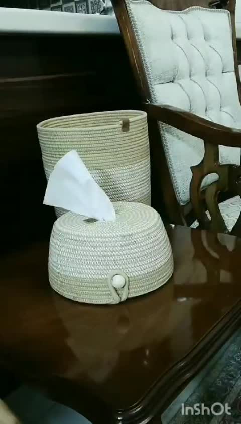 ست سطل و جا دستمال کاغذی کنار مبل