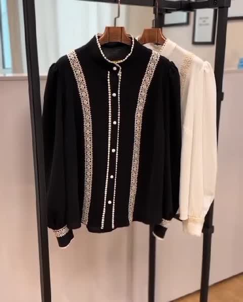 شومیز مجلسی خرجکار جنس کرپ الیزه درجه یک قدلباس 70 در دو رنگ مشکی و سفید موجوده