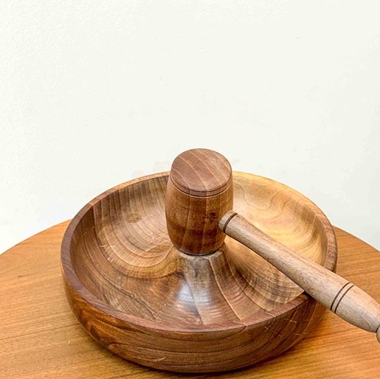 ست کاسه گردوشکن چوبی (چوب گردو طبیعی) با پتک sh773