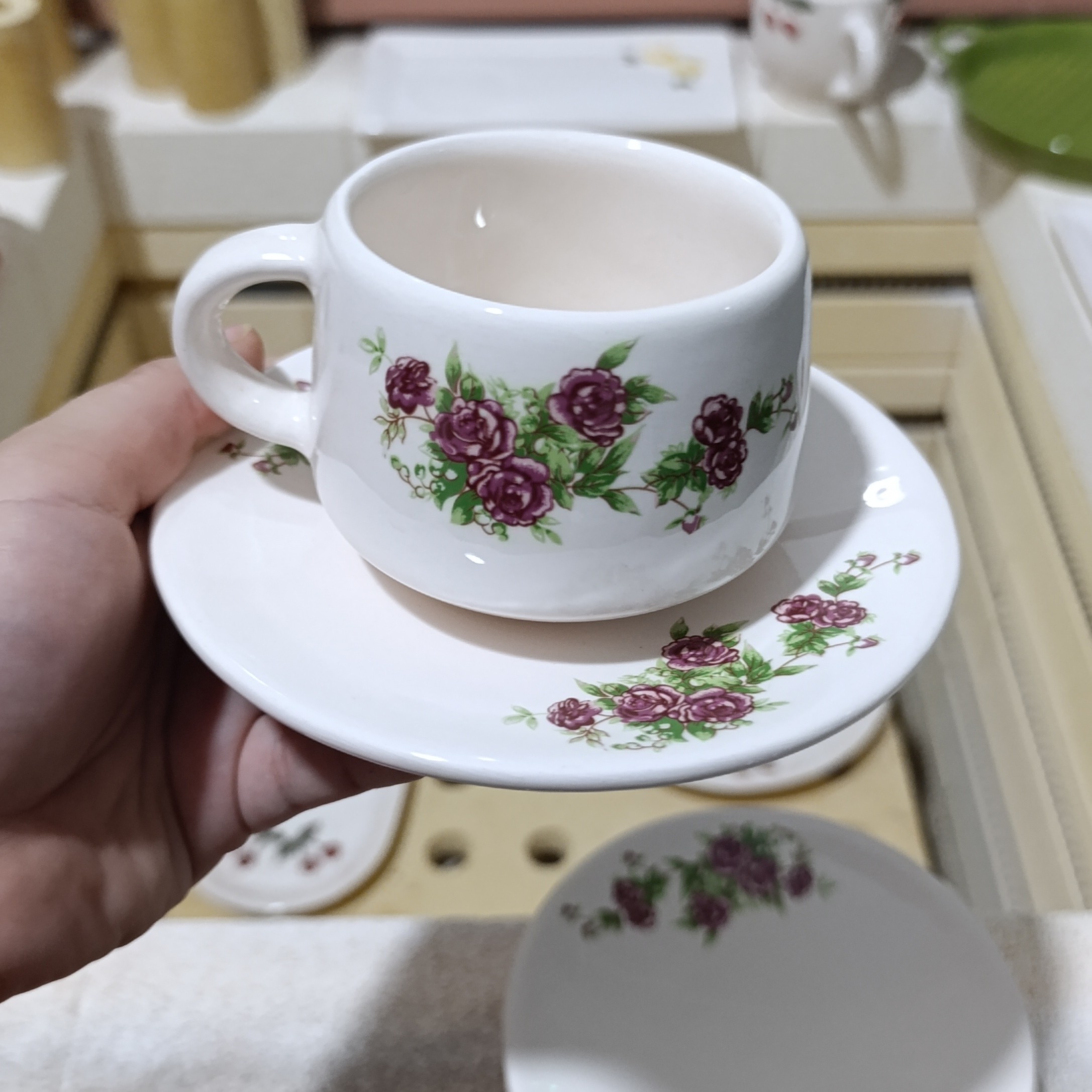 ست 6 عددی فنجان نعلبکی گلسرخی (پس کرایه)