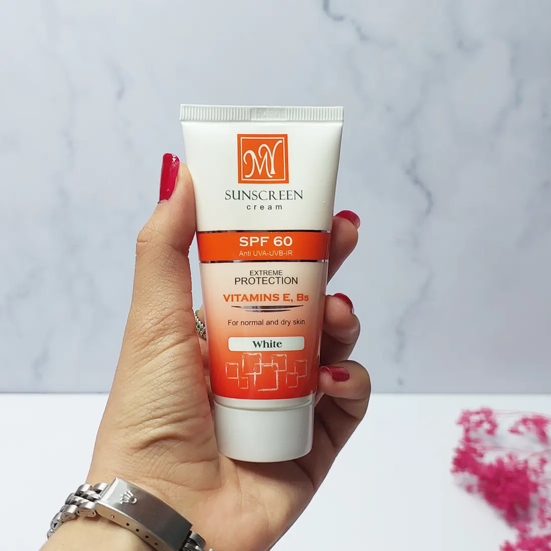 کرم ضد آفتاب بی رنگ مای مناسب پوست خشک و معمولی SPF60