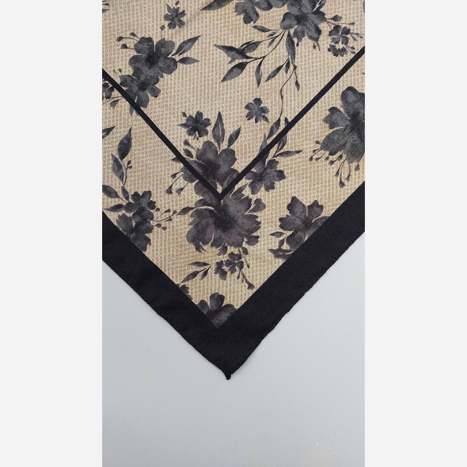 روسری زنانه و دخترانه جنس نخی طرح گلگلی