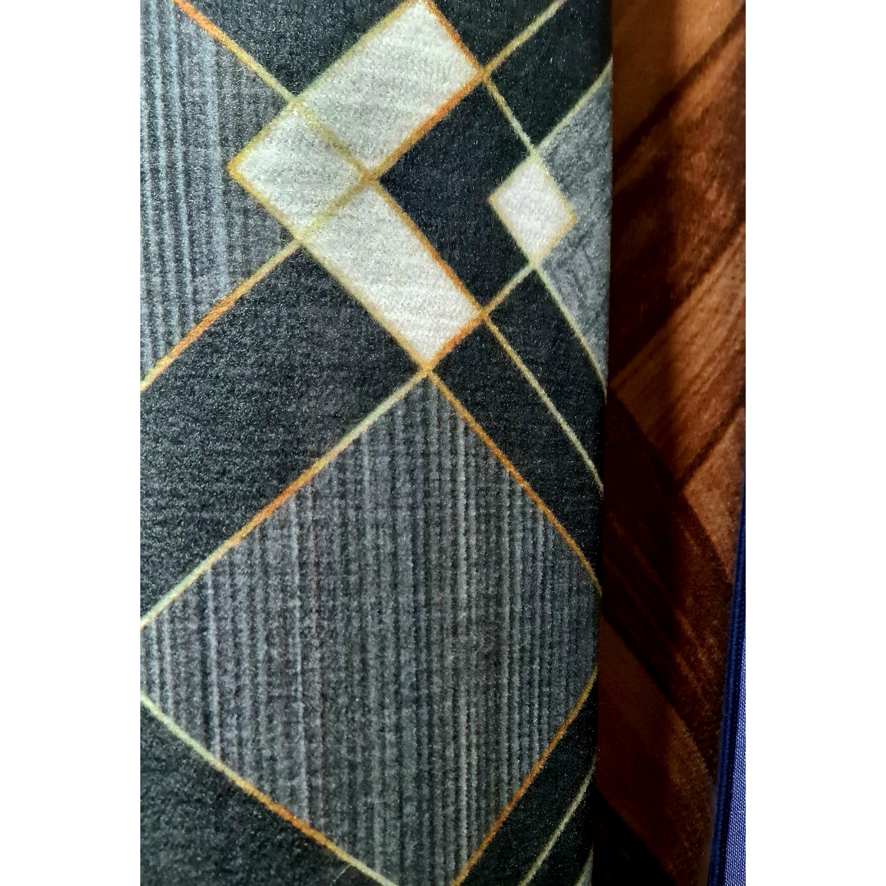 موکت طرحدار ششرگ حراجی(پس کرایه)