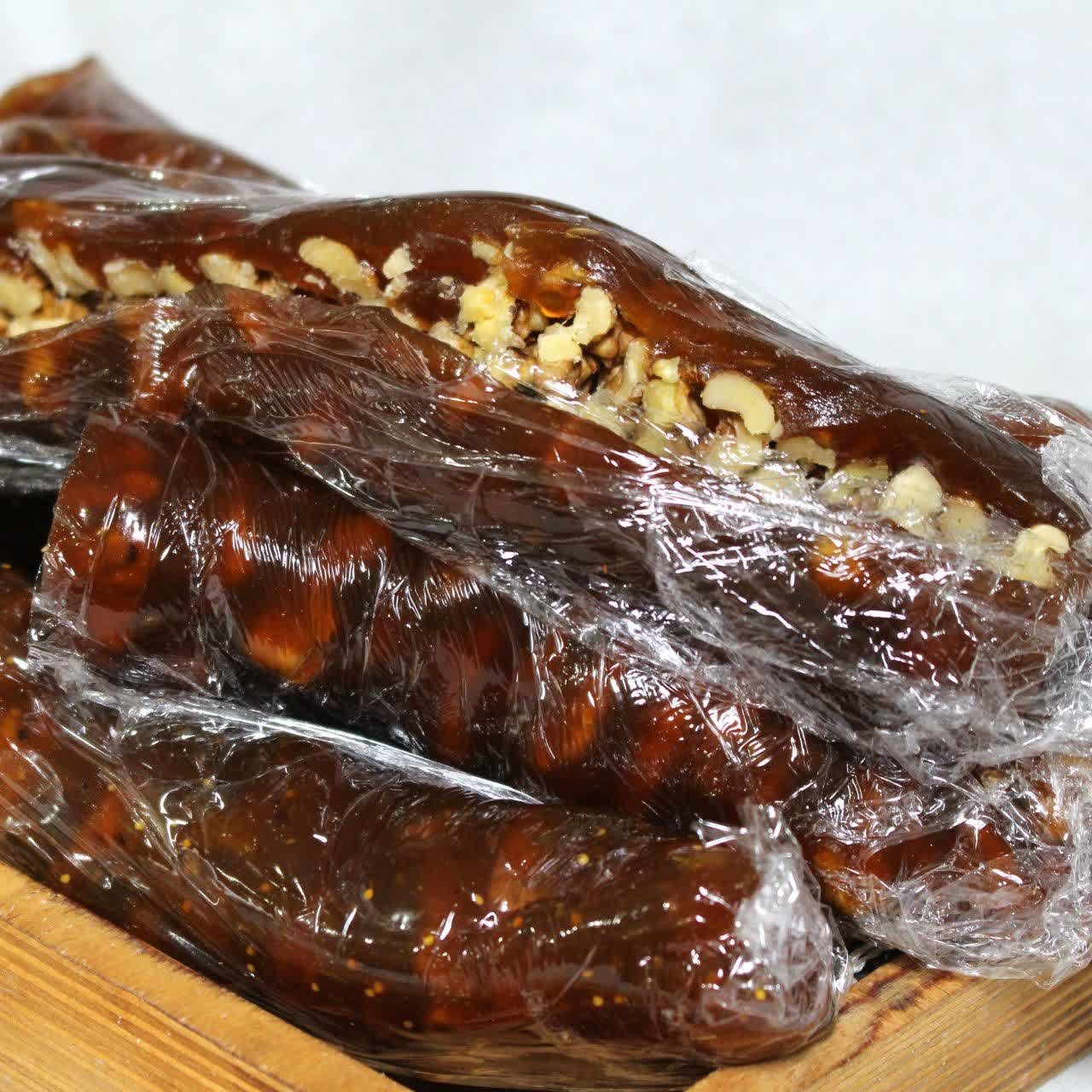 سجوق گردویی تازه و درجه یک ترکیب گردو و شیره انگور (تضمین کیفیت)