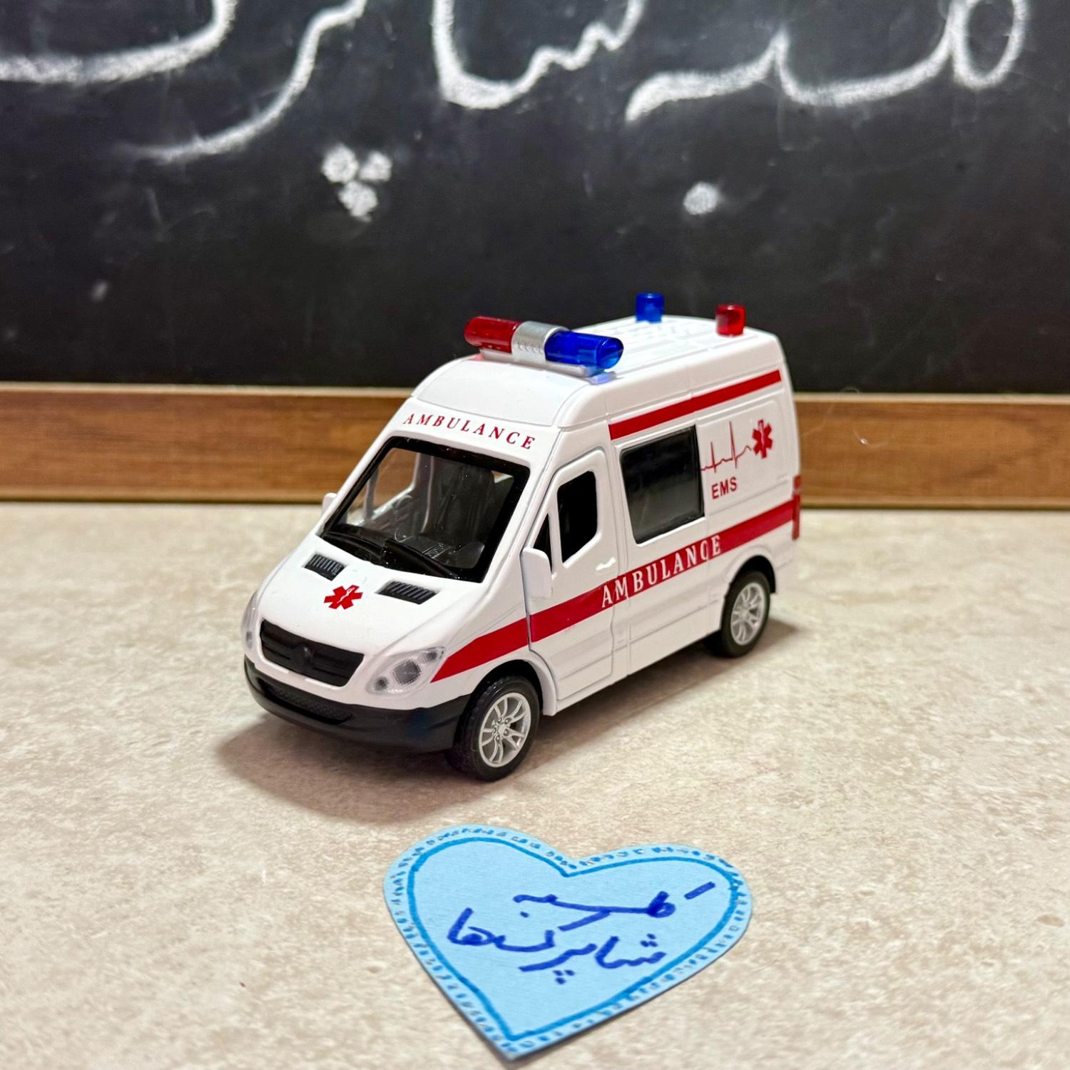 ماشین آمبولانس فلزی موزیکال و چراغ دار با قابلیت عقبکش و درهای بازشو