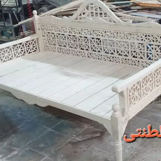 تخت چوبی سنتی طرح سلطنتی