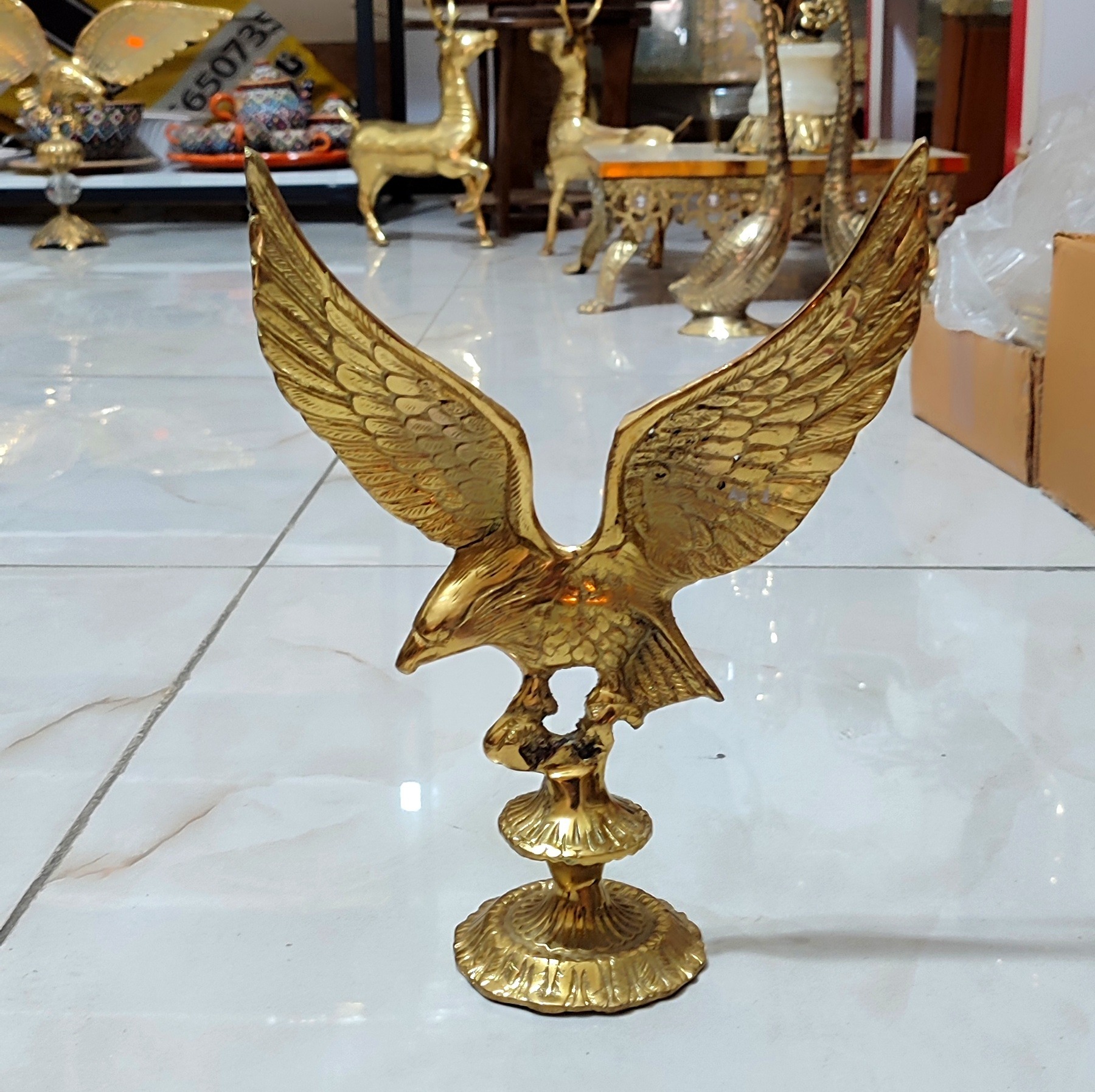 عقاب برنز