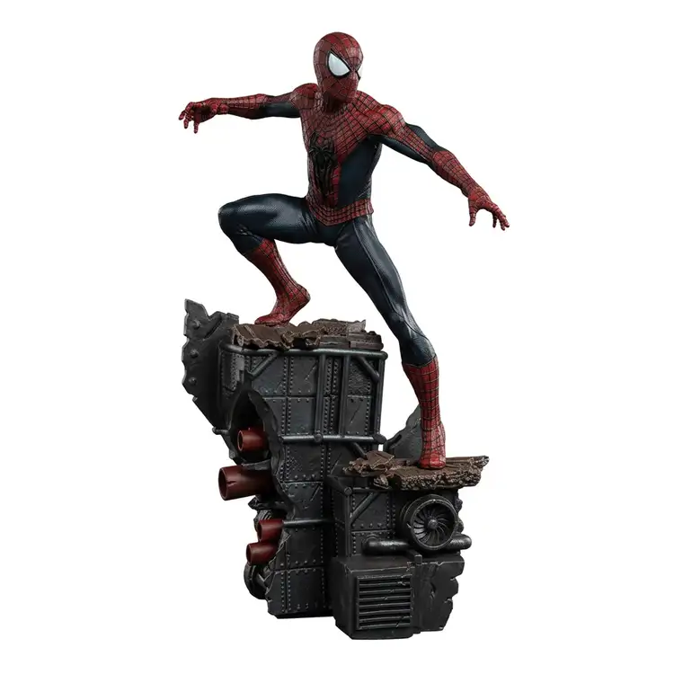 فیگور مرد عنکبوتی روی ساختمان Spiderman