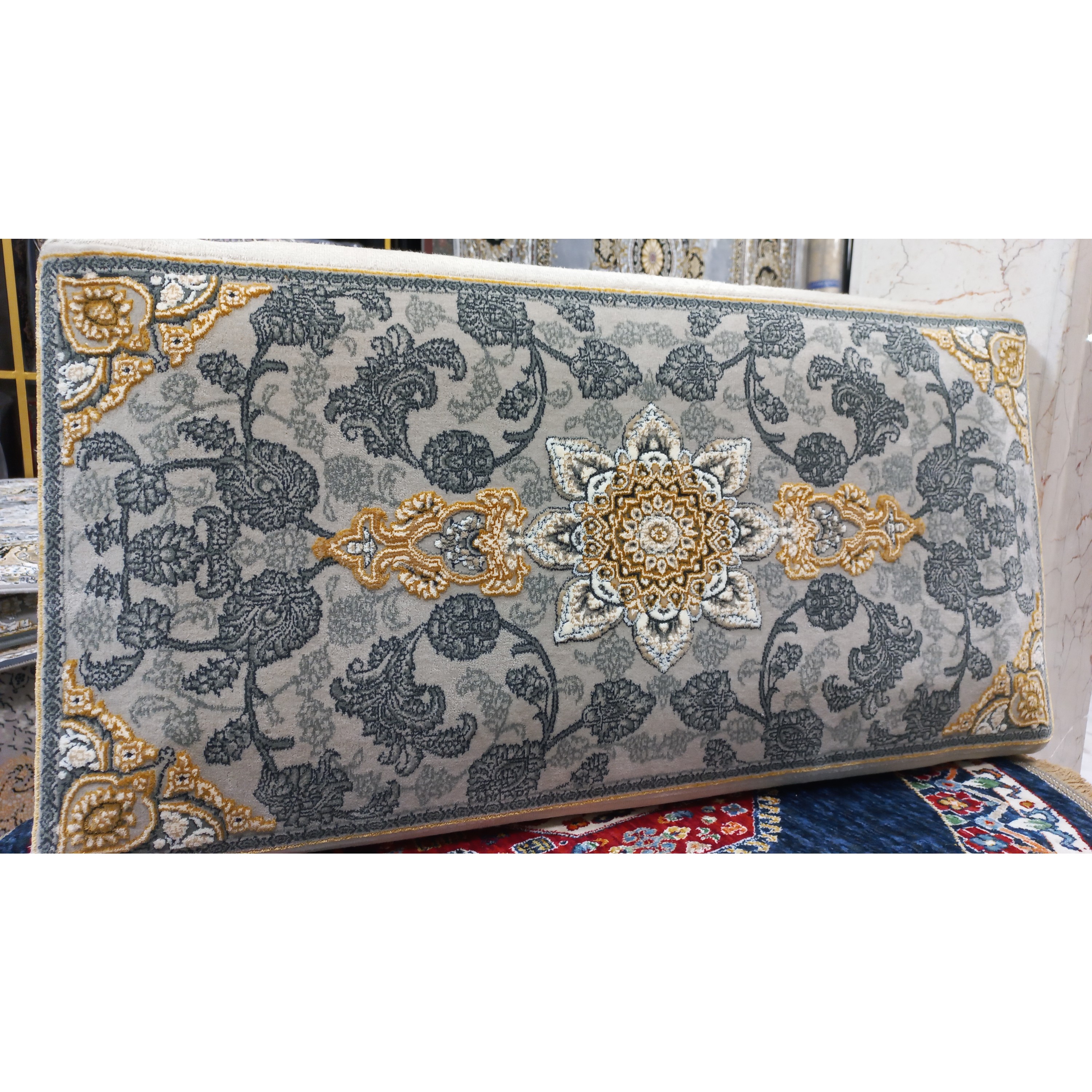 پشتی درجه1 زیپ دار رویه فرش1200 شانه کد103