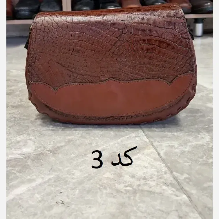 کیف دوشی چرم طبیعی گاوی ابعاد 17 در 25 زنانهجدید