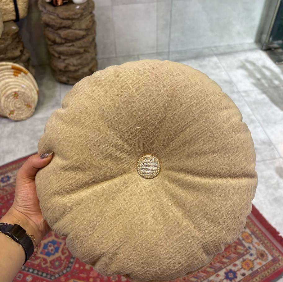 یک جفت کوسن گرد دکمه نگینی