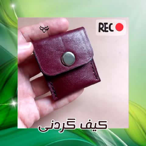 کیف گردنی چرم گاوی دستدوز رنگ بادمجونی به ابعاد 5 سانت