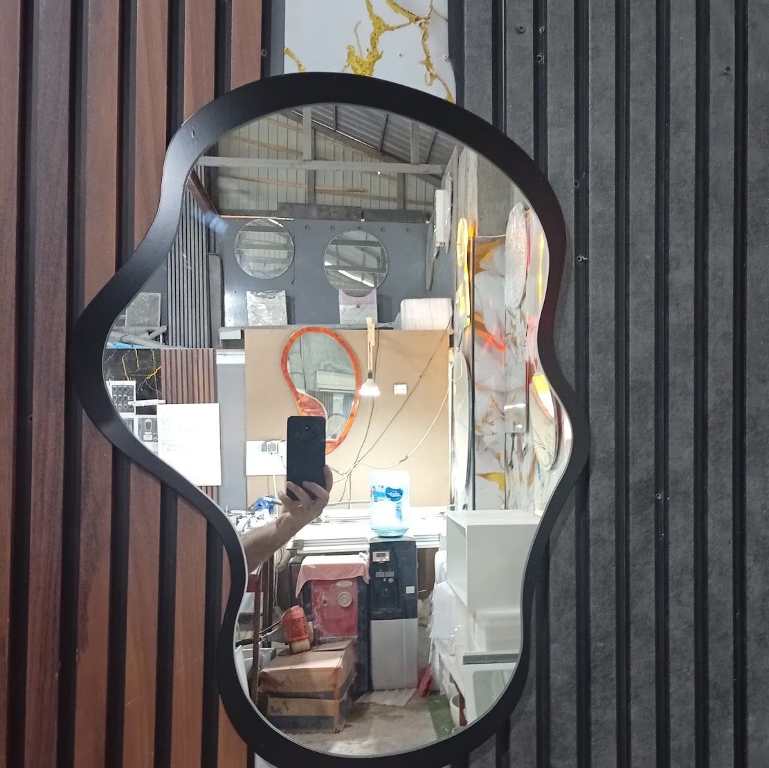 آیینه با قاب pvc ضد آب با بهترین نوع رنگ (تولید و طراحی با cnc)