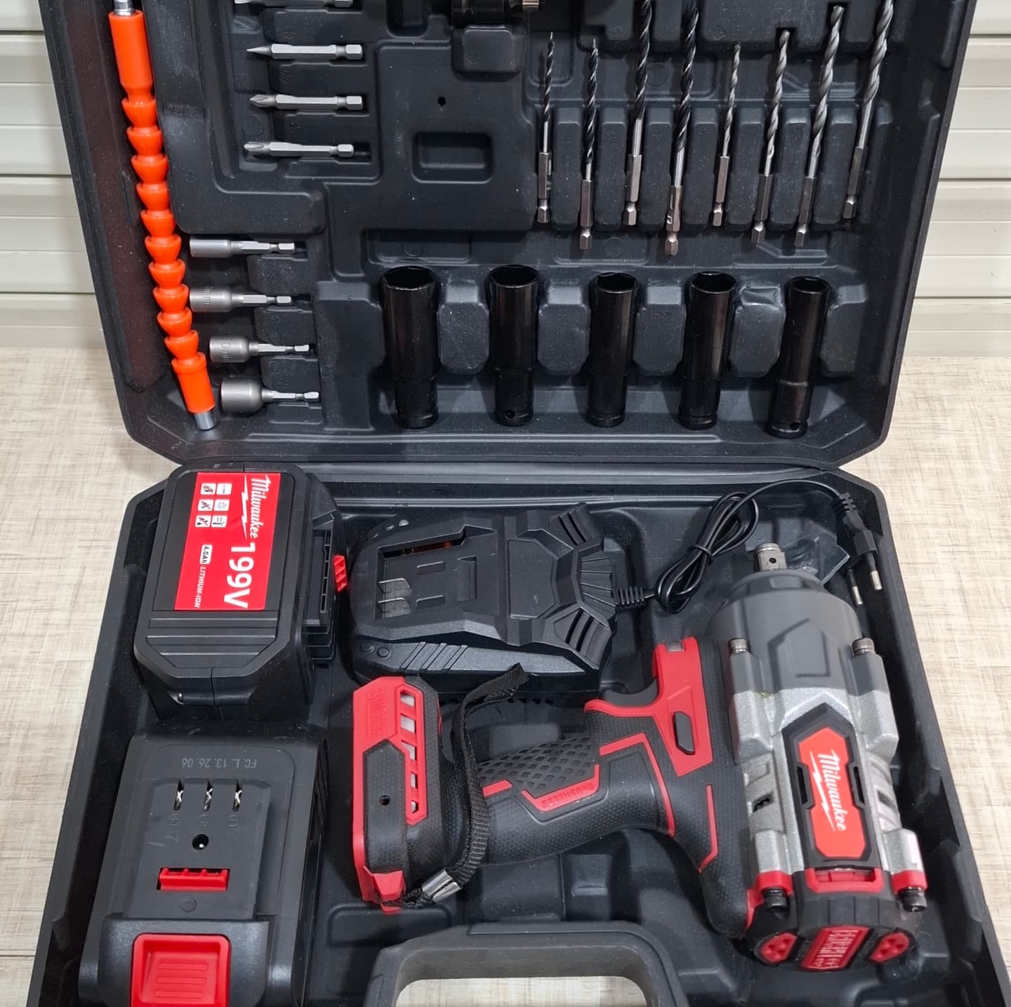 بکس شارژی میلواکی ابزاردار 1500Nمدل 199v