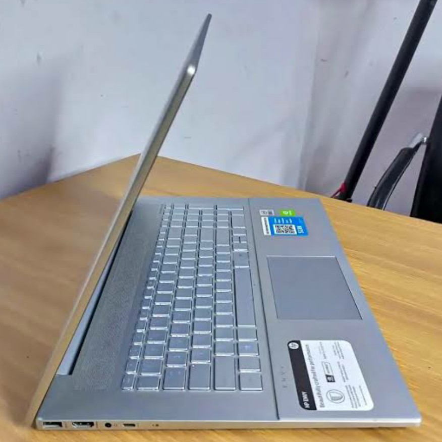 لپ تاپ لمسی Hp envy 17 گرافیک Geforce نسل 10 i7 قوی سریع و فوق باریکجدید