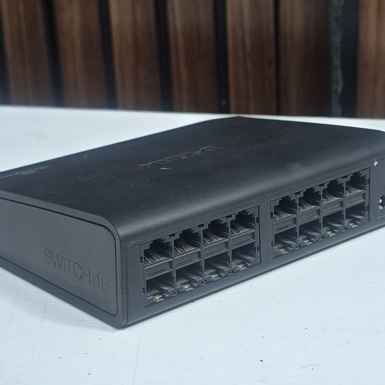 سوئیچ 16 پورت D-Link DGS-1016A 